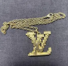 DUALISM LVロゴのピクセルアートネックレス