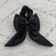 黒いリボン付きヘアゴム