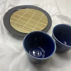 青い茶碗2個と陶器の皿　そばセット