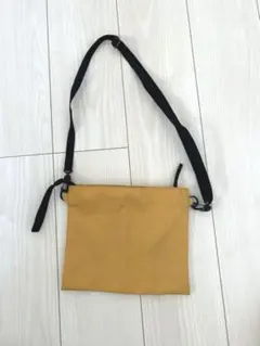 無印良品　イエロー　サコッシュのサムネイル