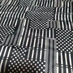 幾何学模様の黒白生地 はぎれ