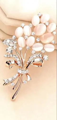 エレガントな花束デザインブローチ