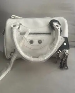 チャーム付きショルダーバッグ　ホワイト