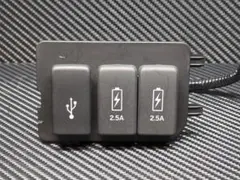 N-BOX　JF3　純正　USBポート　電源ソケットのサムネイル