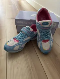 スニーカー バネのチカラ 22cm