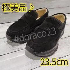 新品級✨PUMA プーマ ウィメンズ ローファー スウェード 23.5cmのサムネイル