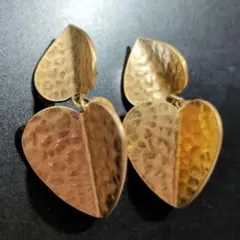 イヤリング　ゴールド　大振り　ハート　立体
