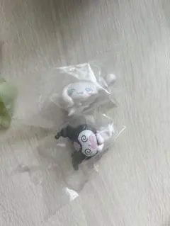 サンリオ　ガチャ　カプセルトイ　ばたんきゅ〜　シナモロール　クロミ