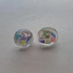 ハンドメイド 琉球ガラス入りピアス 約1cm