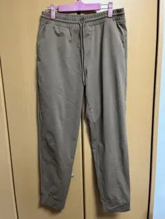 ユニクロ　イージーパンツ テーパードシルエット Ｌサイズ