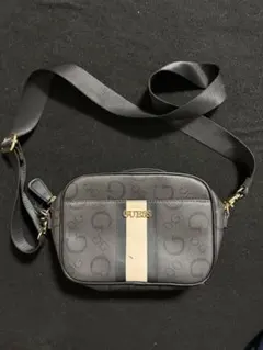 GUESS レザーショルダーバッグ ブラックのサムネイル