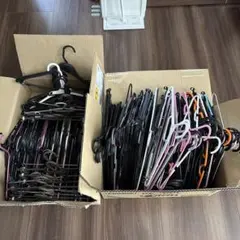 プラスチック製衣類ハンガー多数