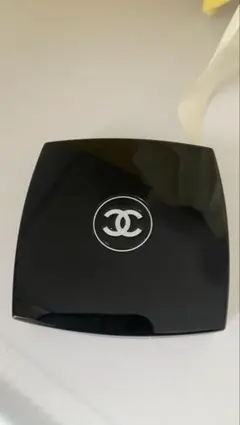 CHANEL POUDRE UNIVERSELLE COMPACTE 30のサムネイル