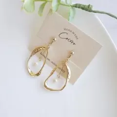 不規則フープとパールのイヤリング　ピアス＊ハンドメイド