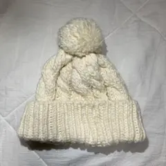 ポンポン付き ケーブル編み ニット帽 アイボリー 厚手 冬 防寒