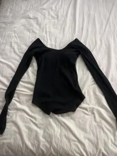 AIC. オフショルダー ブラック 長袖Tシャツ