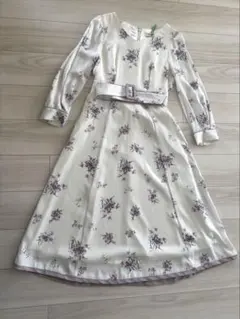 ミッシュマッシュ　白に花柄清楚なワンピース 長袖上品な場所に　美品