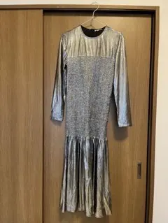 月末セール　GHOSPELL メタリックシルバー長袖ワンピース