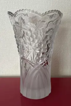 ビンテージ 昭和レトロ パールホワイト ガラス製 フリル花瓶 - メルカリ
