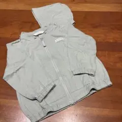 赤ちゃん本舗　グリーン薄手パーカー