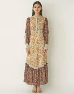 リリーブラウン花柄フリル付きワンピース