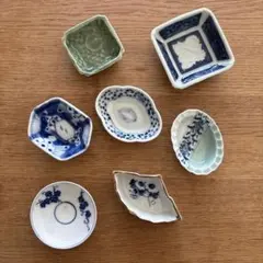 骨董　染付 陽刻隅入角皿 小皿 豆皿 7種7客のサムネイル