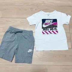 Nike Tシャツとショートパンツセットのサムネイル