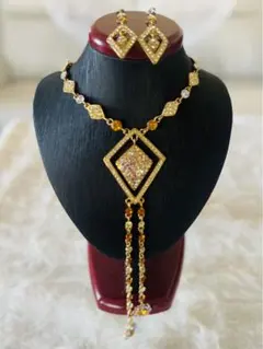 豪華&エレガントデザイン揺れるネックレス&ロングピアス　2点セット　ゴールド