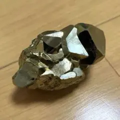 パイライト／ペルー ワンサラ鉱山産 CUBE型 クラスター原石 - メルカリ