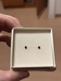 ブラックスタッドピアス
