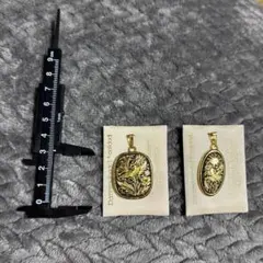 ヴィンテージ金メッキ彫刻ペンダントトップ　2個セット
