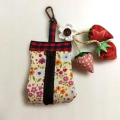 ★カン付き花柄ミニポーチ イチゴチャーム★ハンドメイド