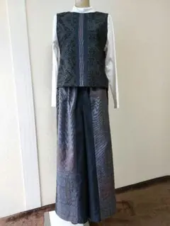 着物リメイク大島紬のワイドパンツとベスト