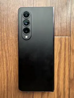 【動作品】Samsung Galaxy Z Fold4 本体　カバー付きのサムネイル