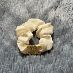 CELINE トリオンフノベルティ　ゴールドヘアシュシュ