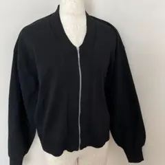 新品タグ付き　ブラック黒　Ｖネック　ZIP長袖カーディガン　お袖ゆったりＬサイズ
