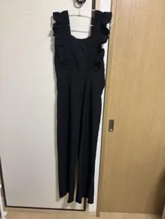 フリル付き黒オールインワン