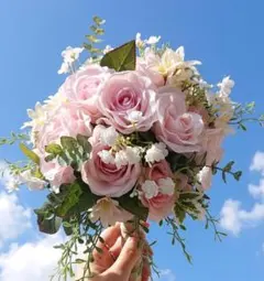 くすみピンクのクラッチブーケ　アーティフィシャルフラワー　ブートニア付き　造花