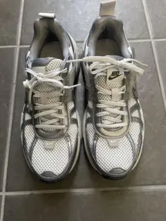 ナイキ　Nike V2K Run Pure Platinum Wolf Grey