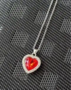 ハート　ペンダント　ネックレス　チェーン45cm エレガント　レッド