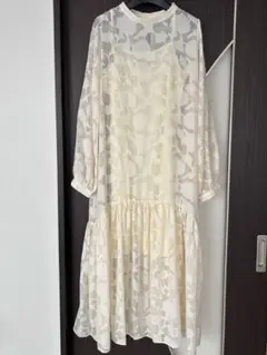 アイボリー フラワー柄 ロングワンピースのサムネイル