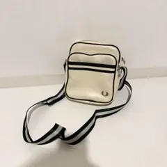 【限定品】Fred Perry ショルダー バッグ ホワイトのサムネイル