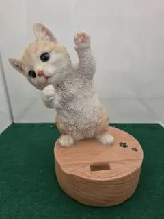 かわいい子猫のスマホスタンド 茶トラ 猫の置物 インテリ