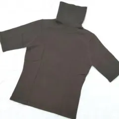 9　peyton place　ペイトンプレイス　カーキのタートルネックニット