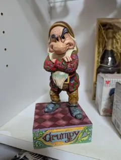 ディズニー・トラディションズ 「おこりんぼ（Grumpy）」のフィギュアのサムネイル