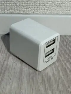 ホワイト 2ポート USB充電器 最大3.4A