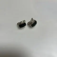 MONET シルバーカラー ブラックライン イヤリング