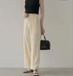 新品未使用★センターラインストレートパンツ　ズボン　Mサイズのサムネイル