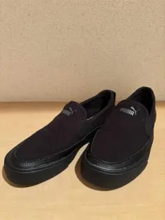PUMA ブラック スリッポンスニーカー