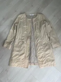 ナチュラルビューティーベーシック　ノーカラースプリングコート